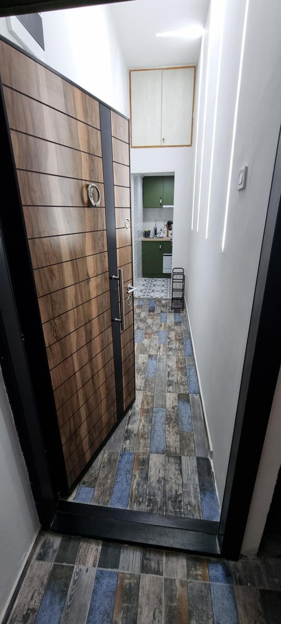Old House Apartment *